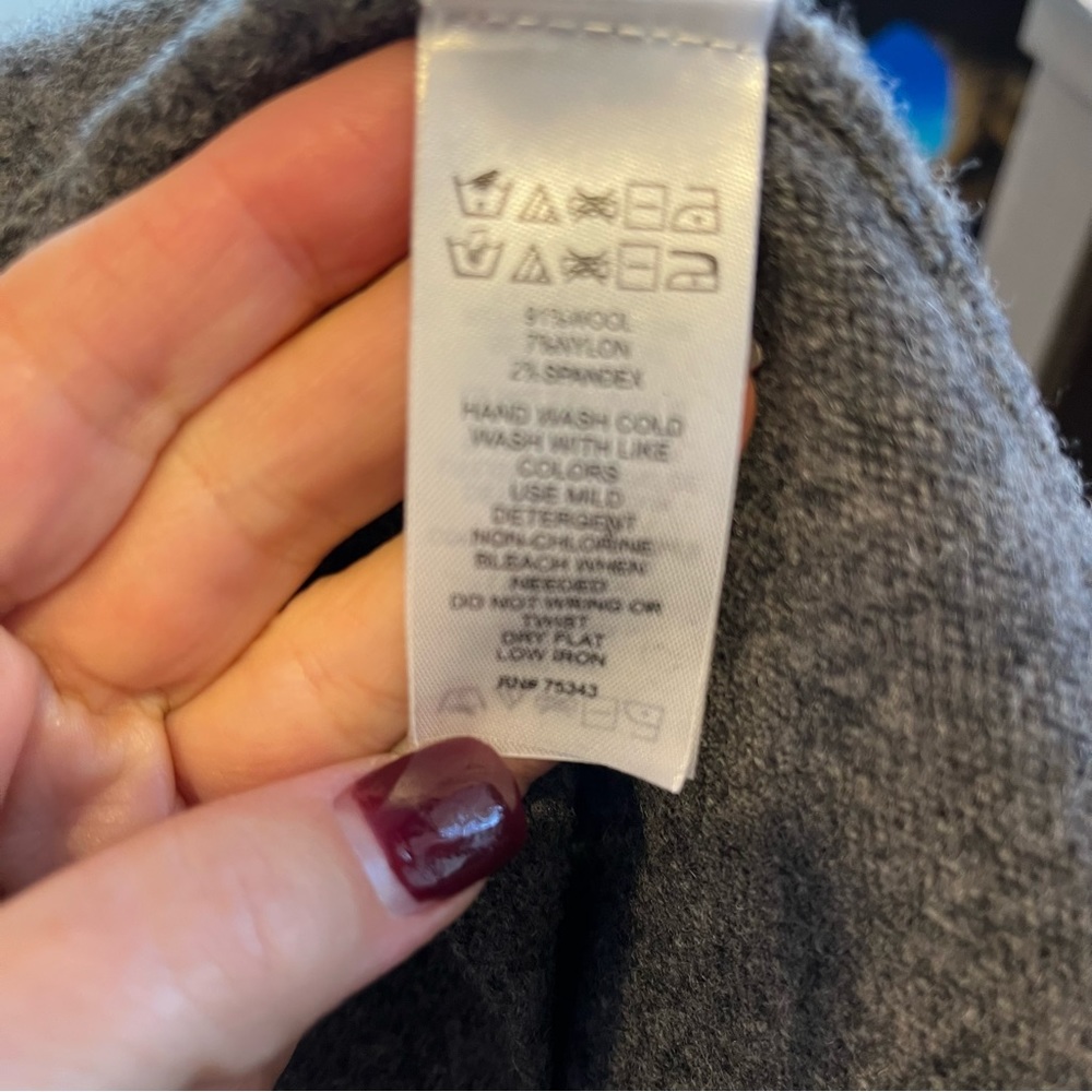 Tahari - Gray Wool Skirt - Size Large - Picture 3 of 6